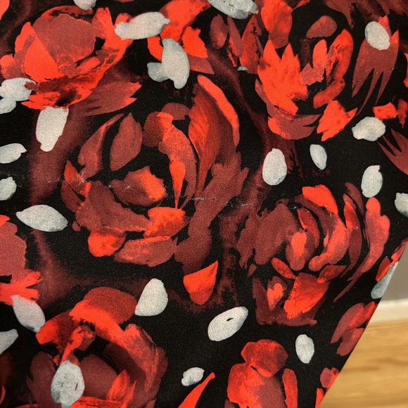 Red Floral Bebe Bodycon Dress with side& back cutout - Picture 5 of 6